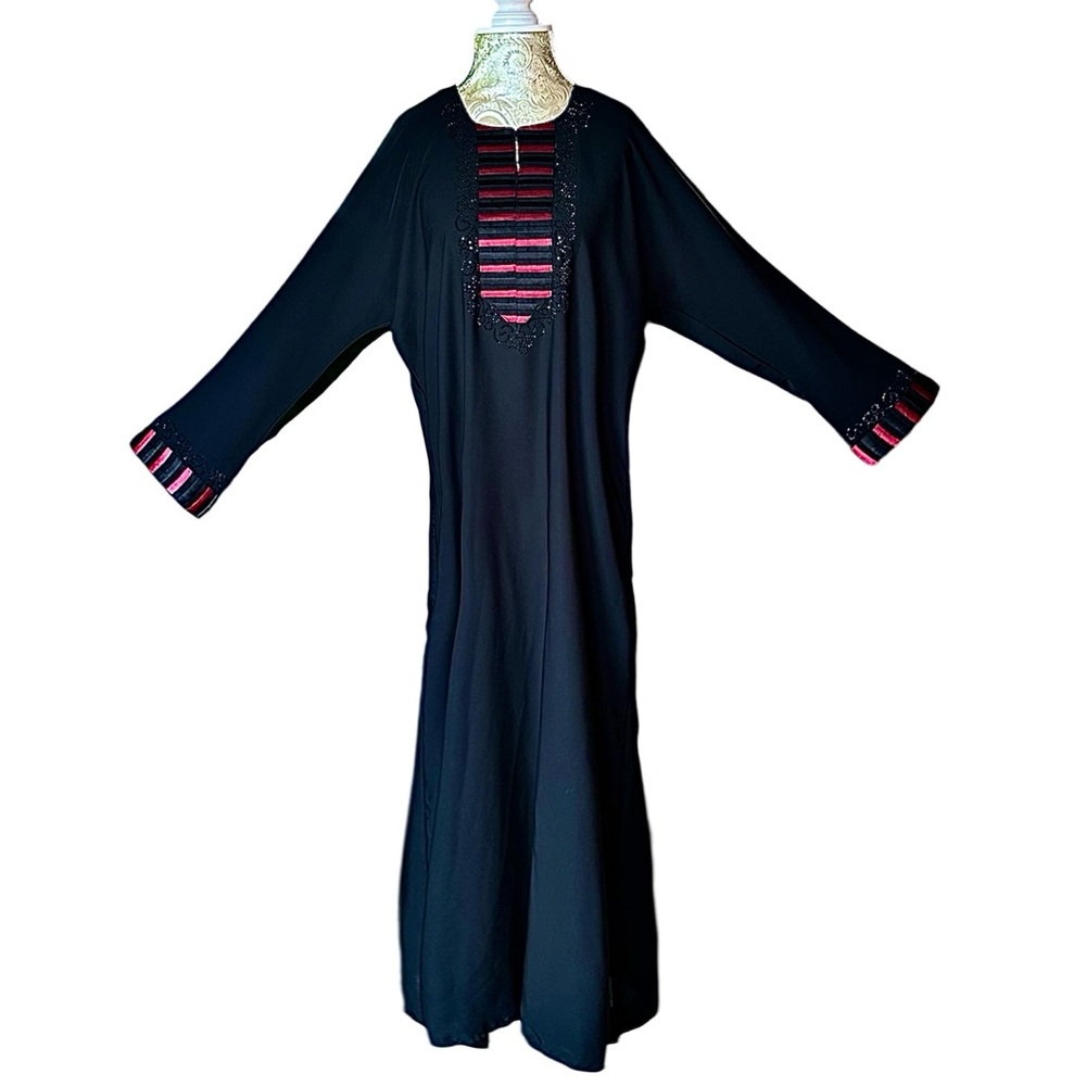 Jeweled Kaftan Black & Wine Burgundy Size Medium Bohemian Dubai Embroidered